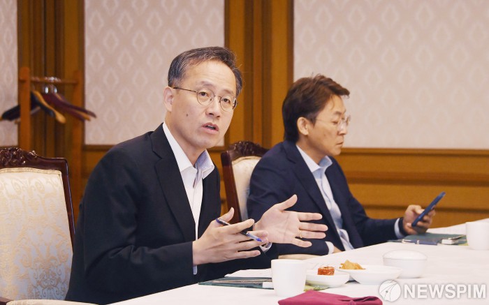 美 관세 파장…이형일 대행 "금융시장 변동성에 경각심 갖고 대응"