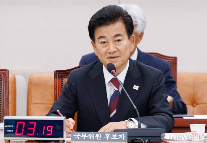 질의 답변하는 정동영 후보자
