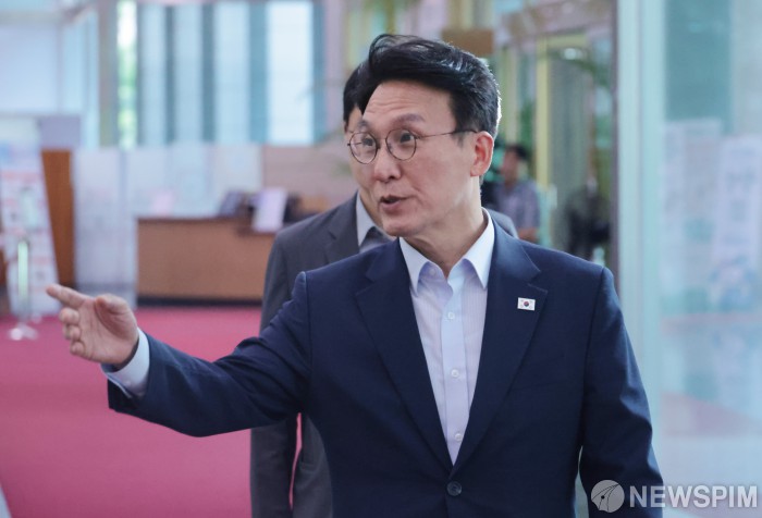 김민석 총리 "AI 3대 강국 목표 강력 드라이브…안정적 전력망 구축"