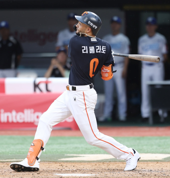 [프로야구] '정규직' 리베라토, 이틀 연속 3안타…선두 한화 9연승