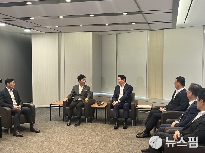 김영훈 장관·최태원 회장 "AI 따른 노동시장 유연화 대응해야"
