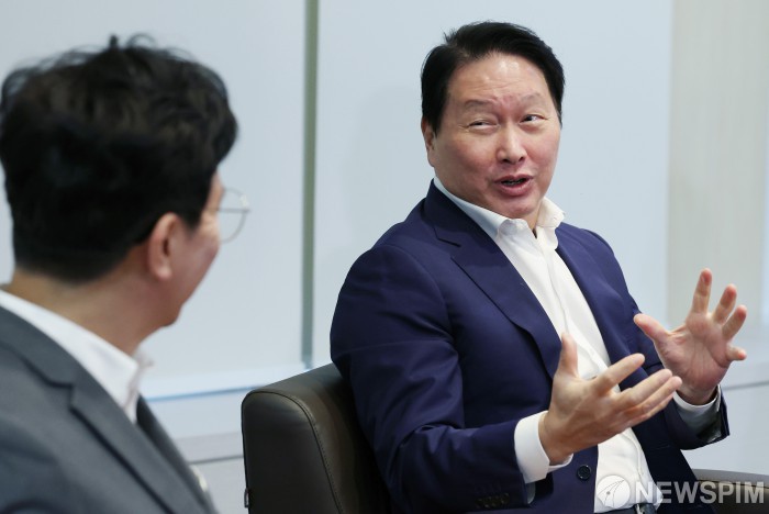 김영훈 장관 만난 최태원 회장 "노조법 개정에 기업인들 촉각"