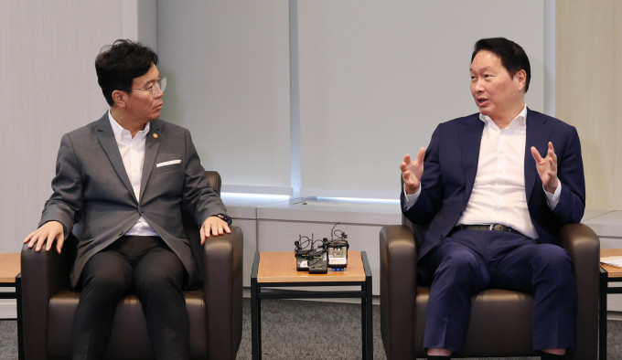'AI 경쟁력 강화' 함께 외쳤지만...첫 현장 노동자 출신 장관 경계하는 산업계