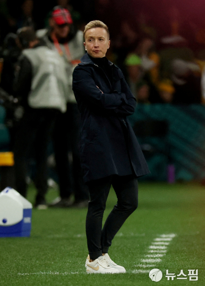 '드론 염탐'으로 쫓겨난 캐나다 여자축구 감독, 피해국 뉴질랜드서 새 출발