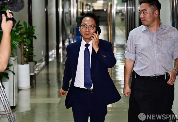 정보위 전체회의 참석하는 박선원 간사
