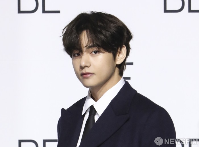 BTS 뷔, 공항 무질서 팬 행동에 우려 "공항 우리 것 아니다"
