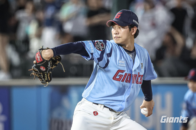 [프로야구] "155km 강속구가 안 통한다"... 롯데 홍민기의 첫번째 시련