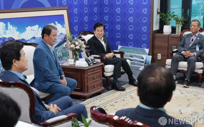 개성공단기업협회 회장단 만난 정동영 통일부 장관