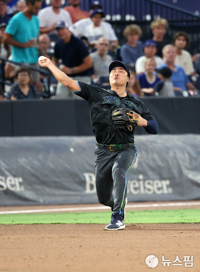 [MLB] 김하성, 커쇼 상대로 안타 치며 화려한 복귀 신고