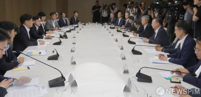 김정관 산업통상자원부 장관의 협상결과 설명