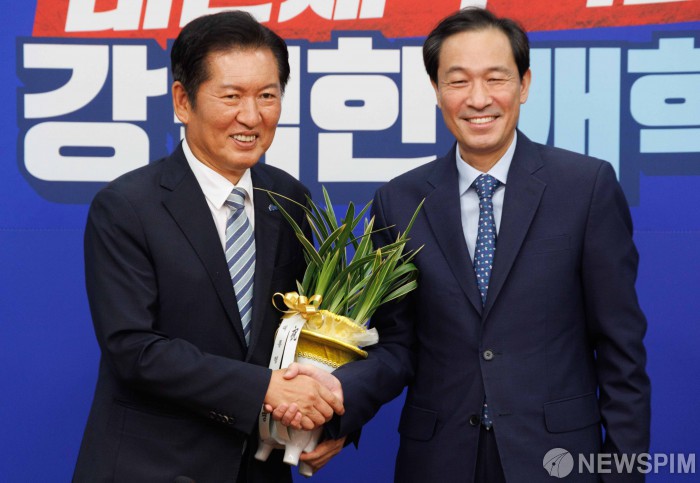 정청래 "野와 악수 안해" 김문수 "극좌 테러리스트"...일방 통행 '막장 정치'