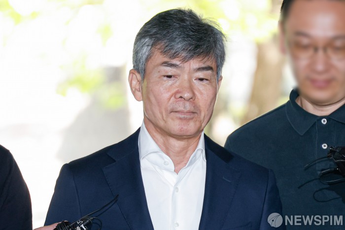 '변호사법 위반 혐의' 이종호 전 대표, 법원 출석