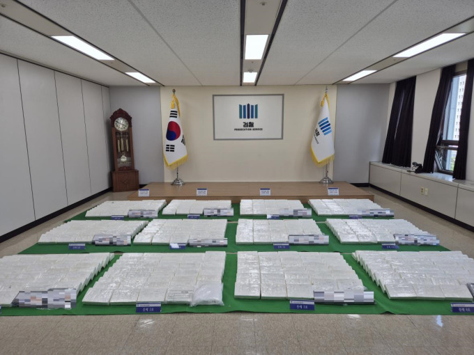 부산지검·부산세관, 부산신항서 3000억원 상당 코카인 밀수 적발