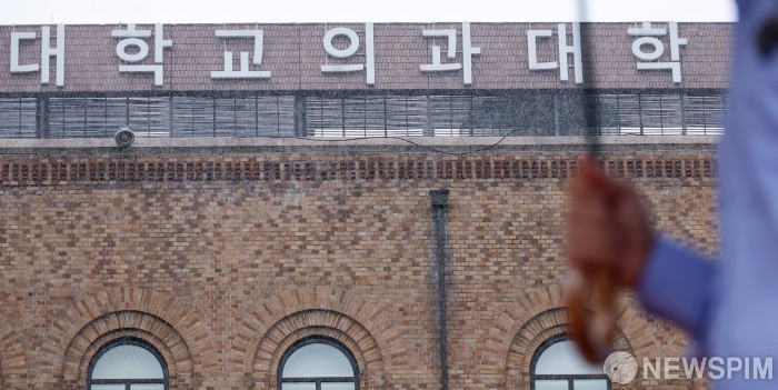 의대 정원 동결에도 수험생 10명 중 9명 "수시 상향 지원"