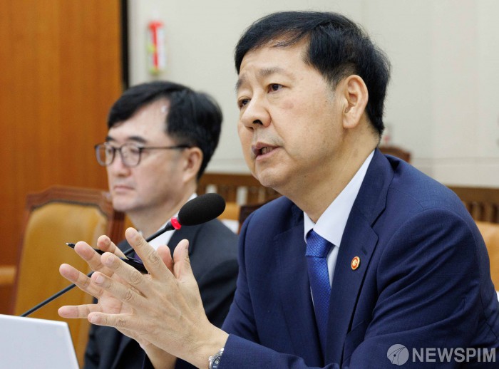 답변하는 구윤철 부총리