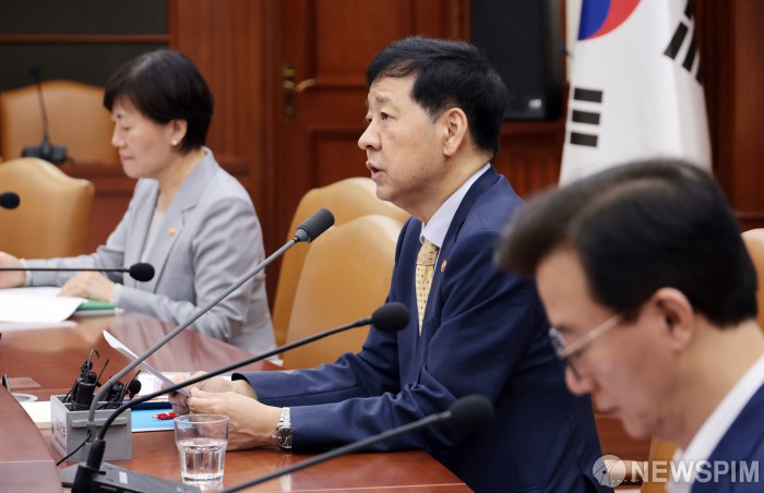 구윤철 부총리 "연말까지 '소비 이어달리기' 지속…이달 중 경제전략 발표"