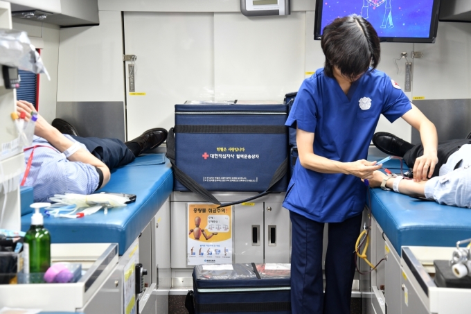 폭염도 막지 못한 한미人 '사랑의 헌혈'…45년째 이어진 헌신의 가치