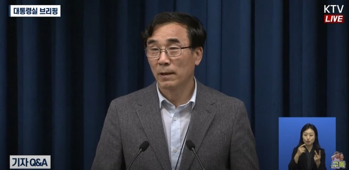 대통령실 "청년담당관 남녀 각 1명 채용…32살 이주형·31살 최지원씨"