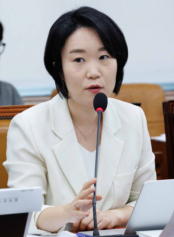 국감서 떠오른 '주가 누르기'…이소영 "편법 상속 막아야"