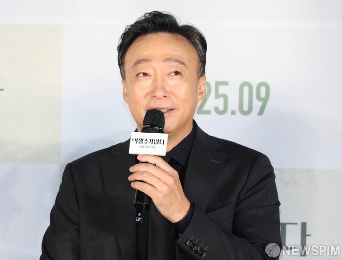 소감 말하는 배우 이성민