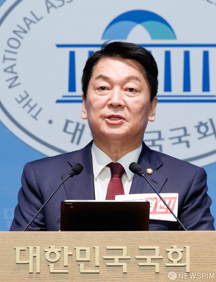 전당대회 관련 기자회견하는 안철수 후보