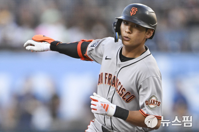 [MLB] 이정후, 97일 만의 홈런포와 멀티히트로 생일 자축
