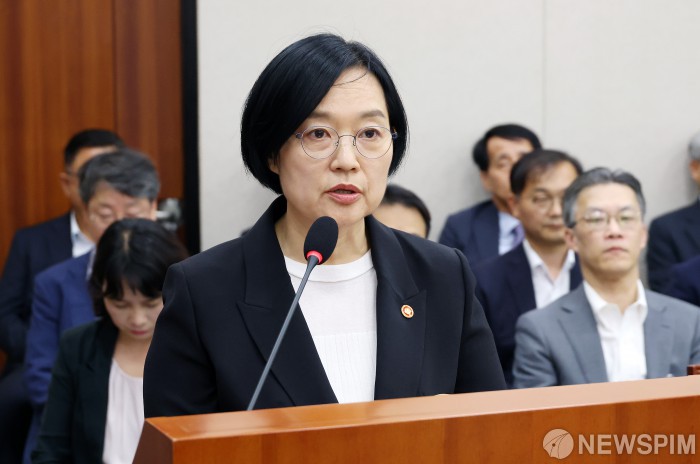 회계연도 결산 승인 관련 인사말하는 한성숙 중기부 장관