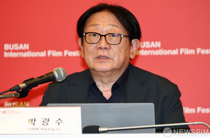 발언하는 박광수 부산국제영화제 이사장