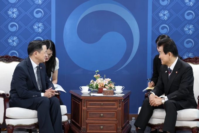 韩国统一部长官郑东泳会见中国驻韩大使戴兵