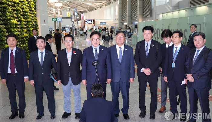 우원식 의장, 中전승절 참석하러 출국...김정은 만날까