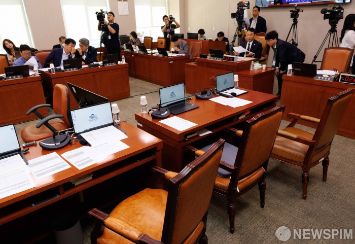 국민의힘, 검찰개혁 입법청문회장 퇴장