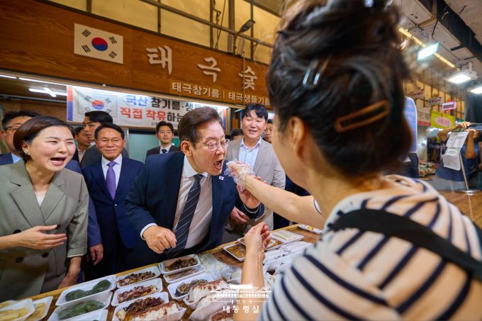 李대통령, 인천 용현시장 깜짝 방문…”소상공인 살아야 경제도 산다”