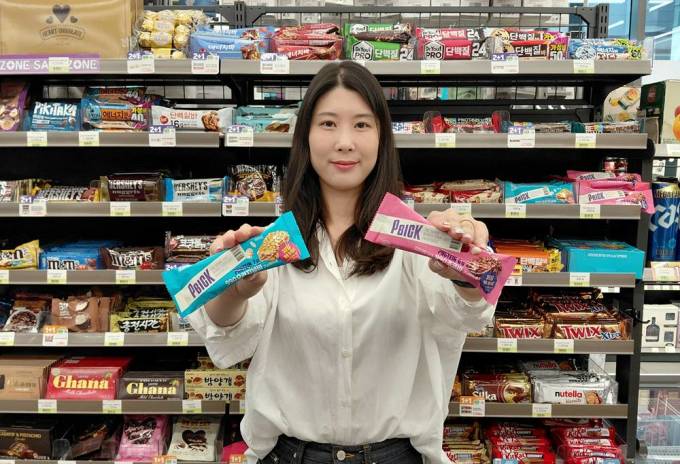 "건강은 올리고 가격은 내렸다" CU, 990원 '고단백 저당 시리얼바' 출시