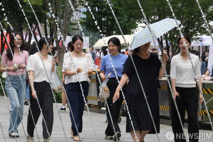 [현장] 속도내는 주4.5일제…직장인 '워라밸' 기대 vs 소상공인 '인건비 부담' 우려