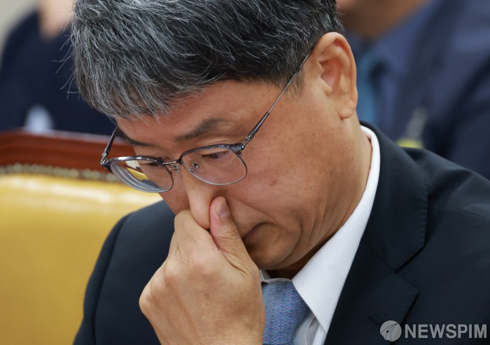 의원질의에 난감한 반상권 위원장 직무대리