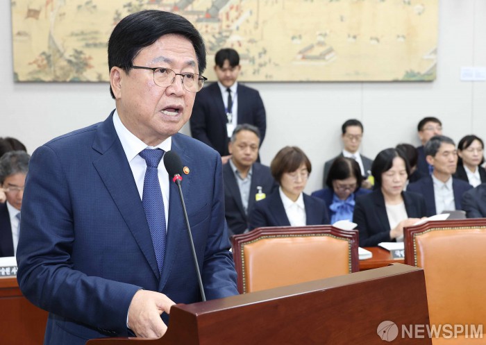[종합]이배용 불출석에 여야 극한 대립…최교진 "고교학점제 유지, '영유'는 근절"