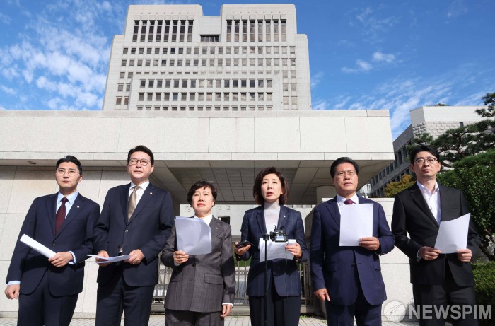 국감 전 기자회견하는 국민의힘