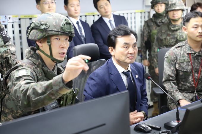 안규백 국방부장관, 동부전선 최전방 22사단 방문