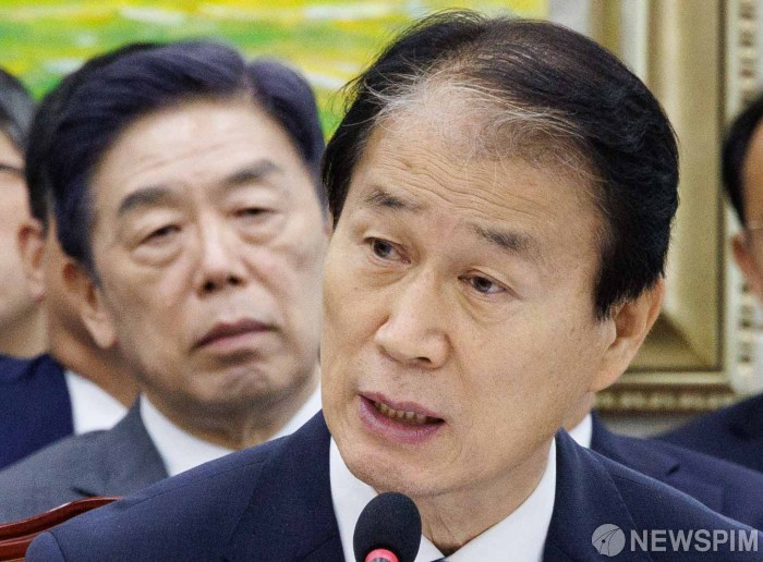 [2025 국감] "北, 주적인가"·"세종 근무 단 8일"...野정무위, 권오을 집중 공세