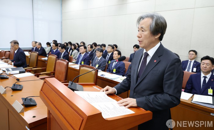 [2025 국감] 건보공단 개인정보 유출 '질타'…정기석 이사장 "주의할 것"