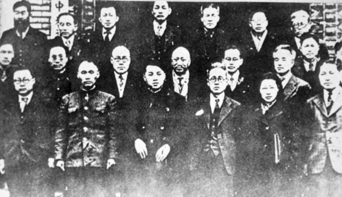 [변상문의 화랑담배] 제9회 소련 군정 "현대사가 꼬이기 시작했다"