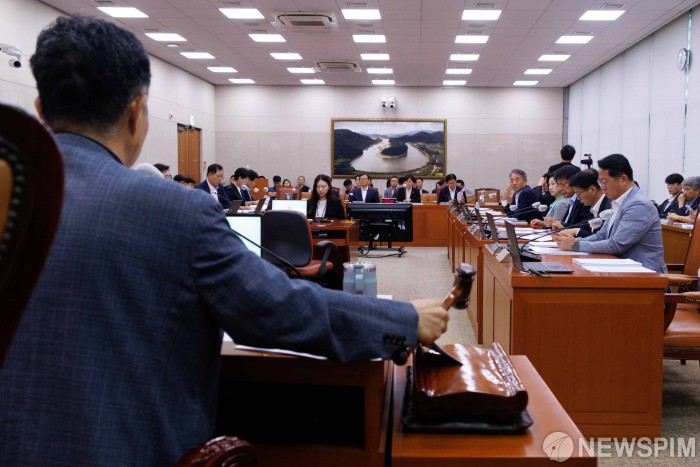 [2025 국감] 尹정부 농업예산 삭감·강릉 가뭄 생활용수 공급…농해수위 '질타'(종합)