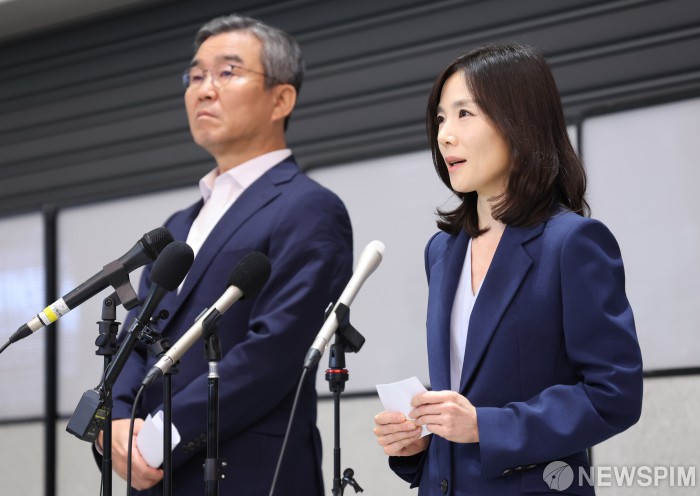기자회견 여는 김진아 외교부 2차관 - 박성주 국가수사본부장