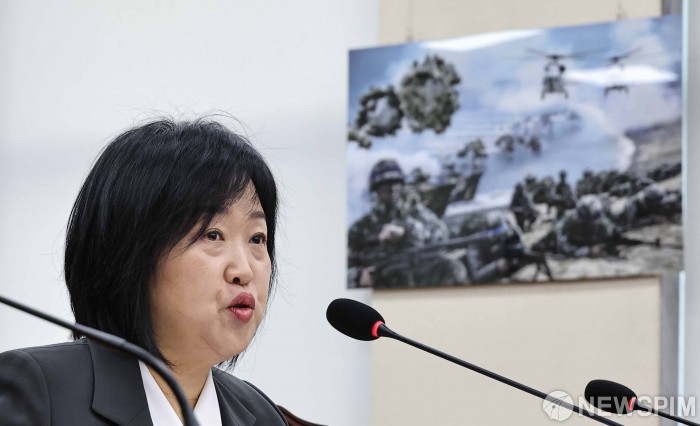 국정감사 자리한 홍소영 병무청장