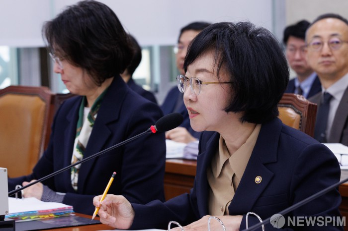 [2025 국감] 필수의약품 수급 불안 지적…오유경 식약처장 "공공 생산 확대"
