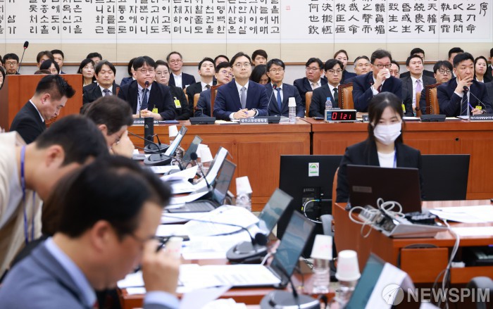 [2025 국감] 野 "이재명-김현지는 피보다 진한 가족공동체…국회 나와야"