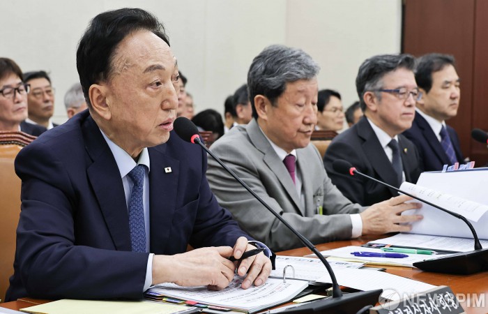 [2025 국감] 與 자진 사퇴 압박에…김철수 적십자 회장 '거부'