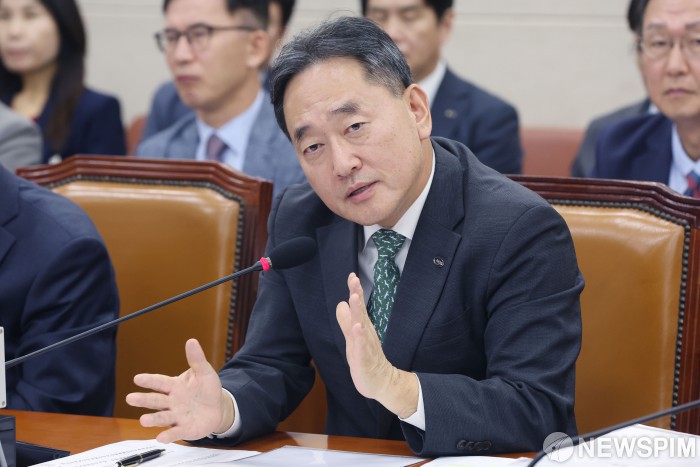 [2025 국감] 김태현 연금공단 이사장 "자동조정장치 도입 검토 필요"