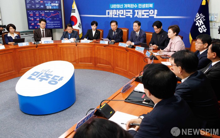 與, '이상경 사퇴론' 부동산 후폭풍에 몸 낮추기..."조용히 정부 뒷받침"