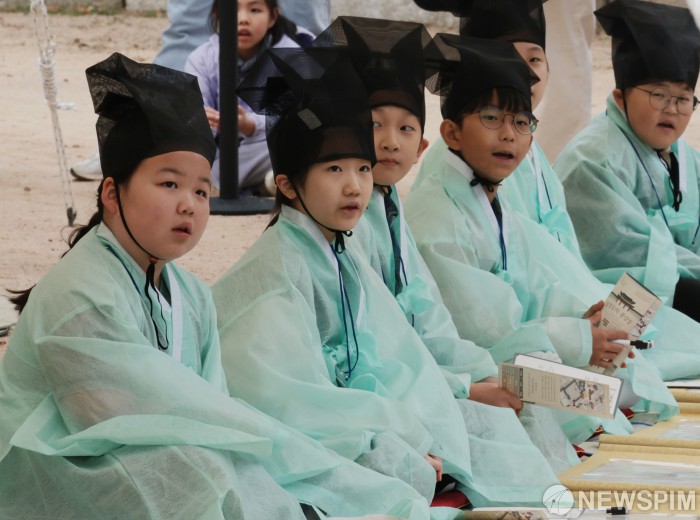 <b>구일제</b> 시작 기다리는 <b>유생</b>들